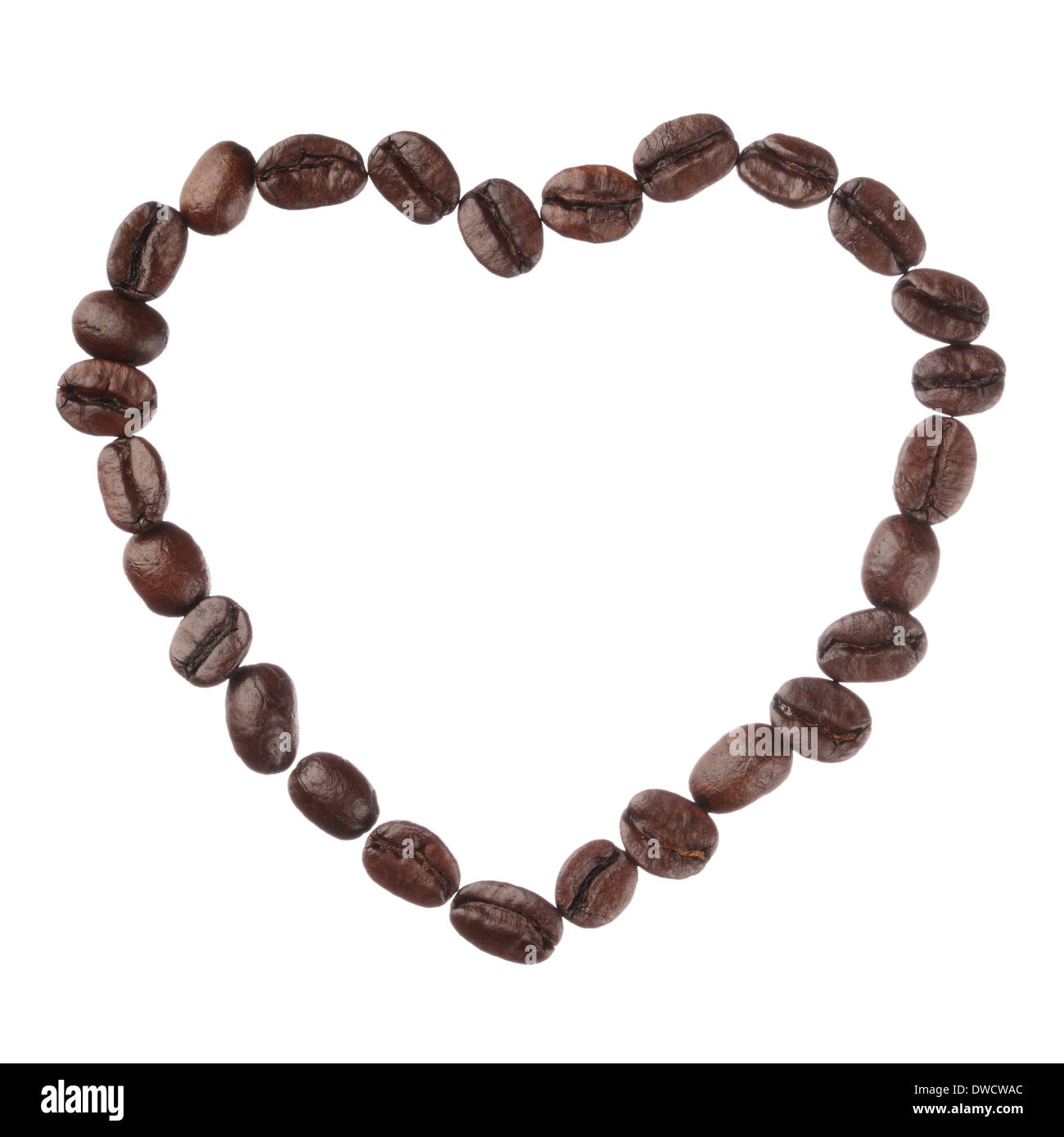 Les grains de café coeur isolé sur fond blanc close up Banque D'Images