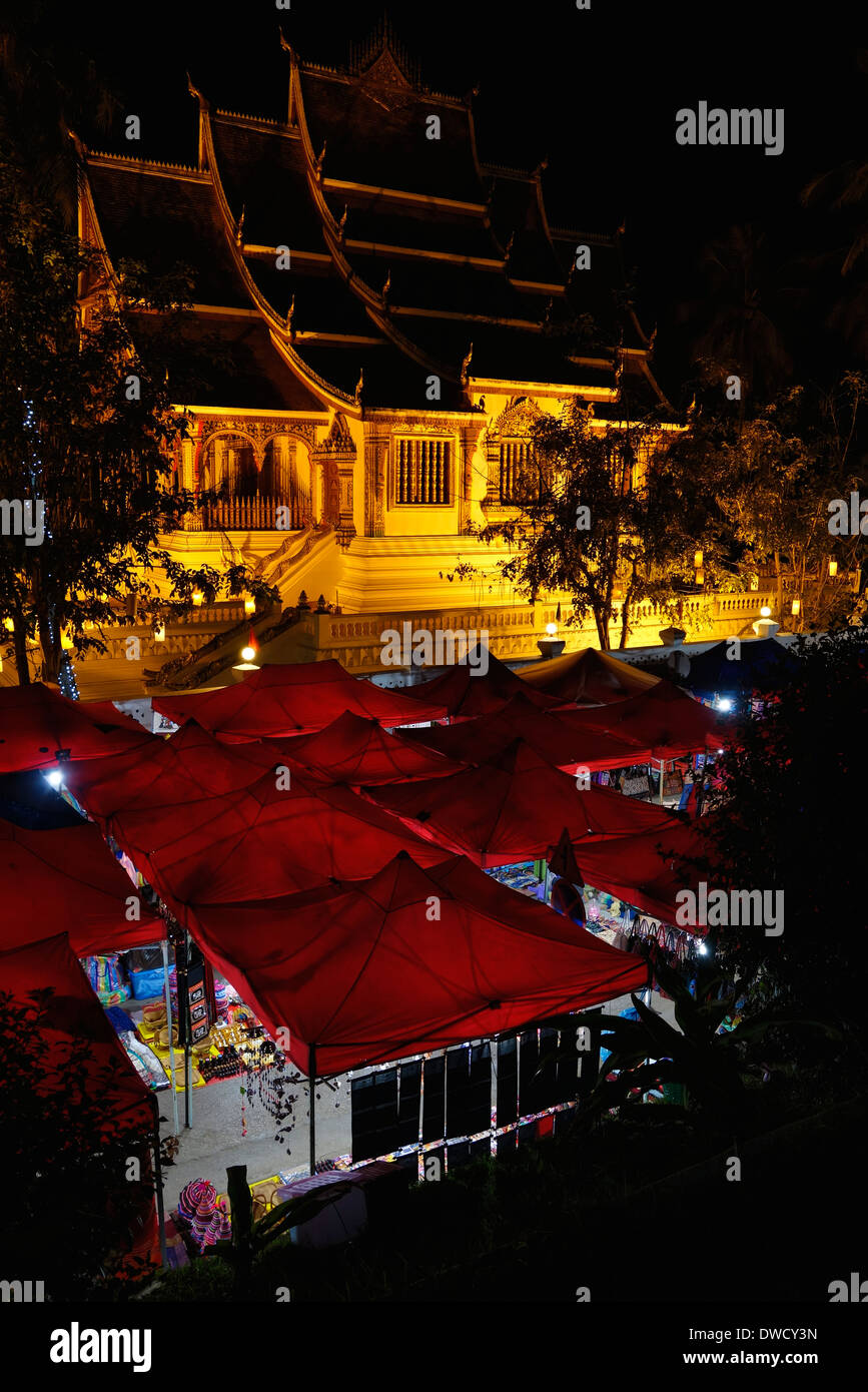 Marché nocturne dans la ville de Luang Prabang, Laos. Banque D'Images