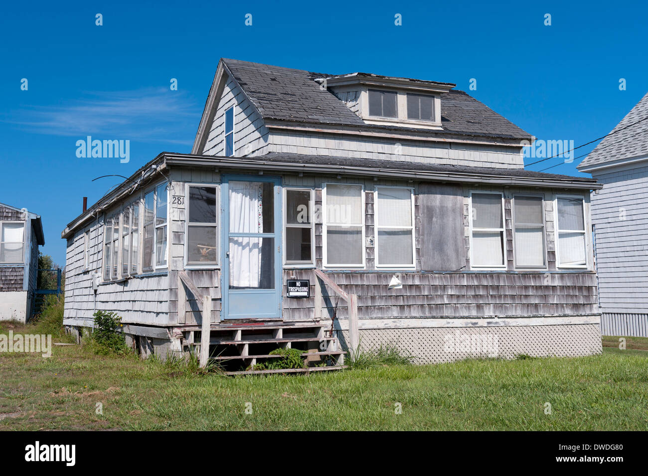 Ancien cottage oceanside négligées dans Moody Beach, Maine USA. Banque D'Images