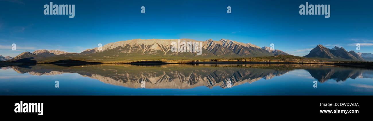 Le lac Abraham, dans les contreforts des Rocheuses en Alberta, Canada Banque D'Images