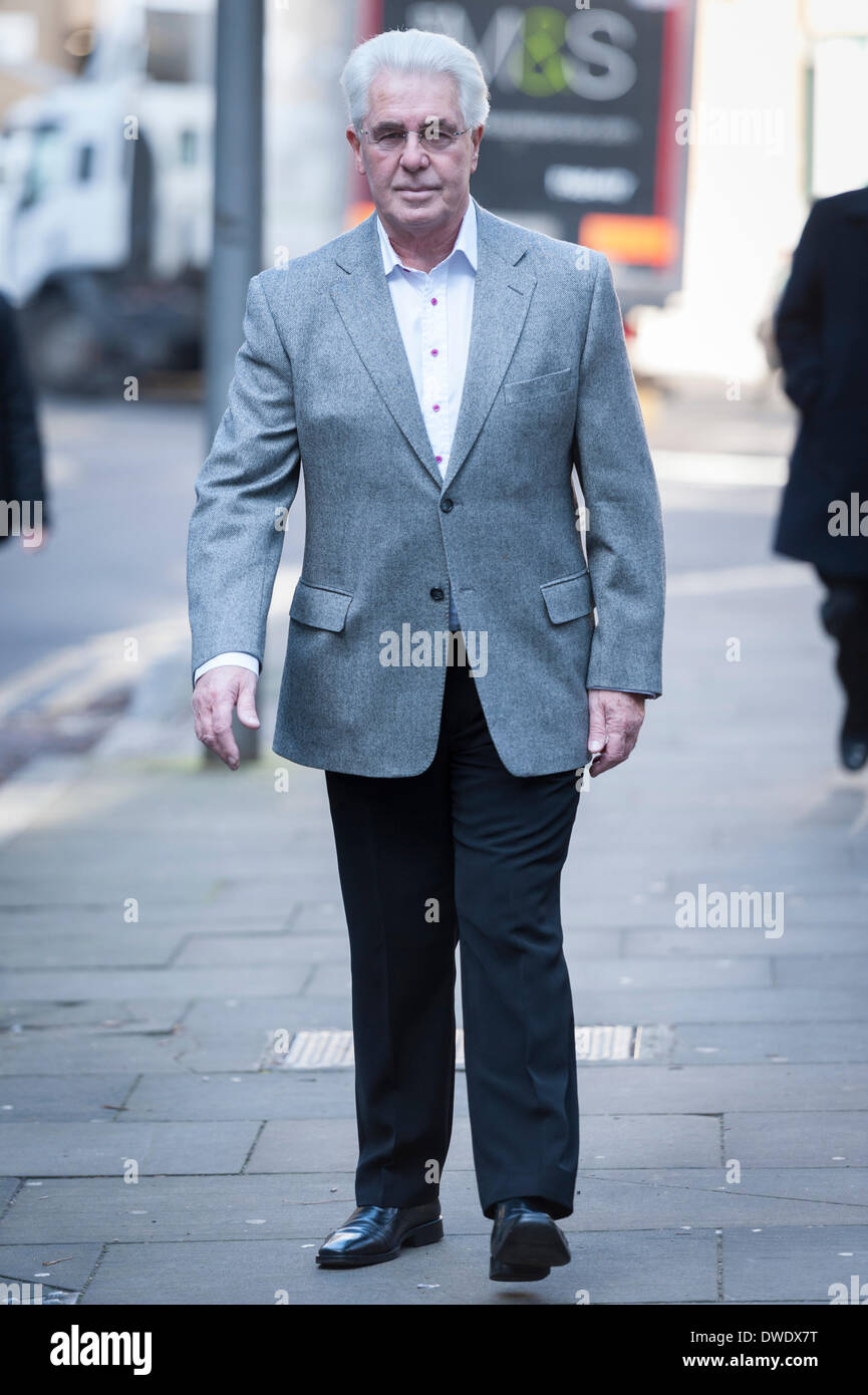 Southwark Crown Court, London, UK. 6 mars, 2014. Le procès du PR guru Max Clifford, qui est accusé de 11 chefs d'attentat à la pudeur, commence aujourd'hui. Les accusations ont trait à 7 victimes présumées, de 14 à 19 ans. Il a été arrêté une première fois en en 2012 et facturés en avril dernier dans le cadre de l'opération Yewtree enquête. Photo : MAX CLIFFORD. Credit : Lee Thomas/Alamy Live News Banque D'Images