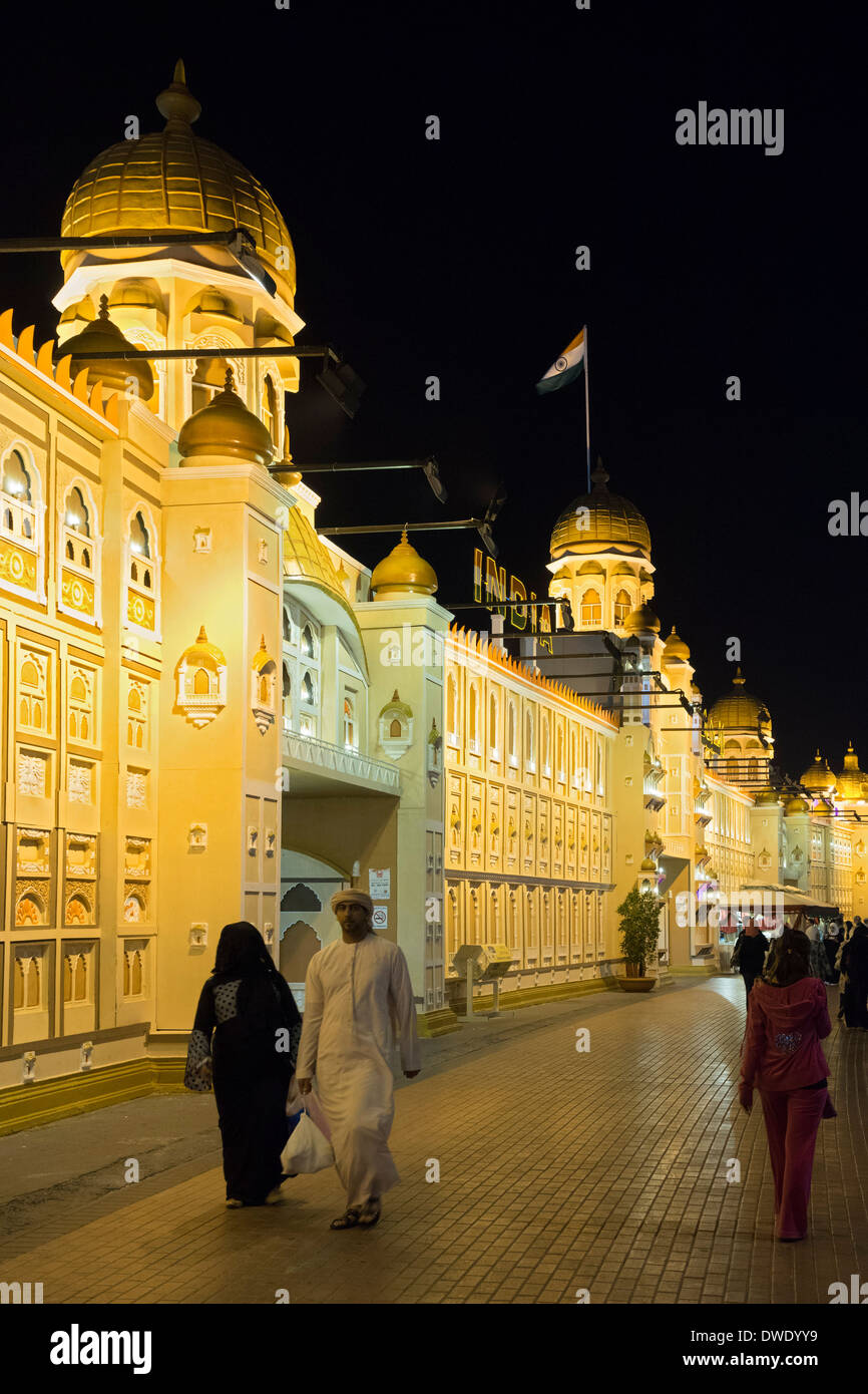 Pavillon de l'Inde dans la nuit au Village Global tourist attraction culturelle au Dubaï Émirats Arabes Unis Banque D'Images