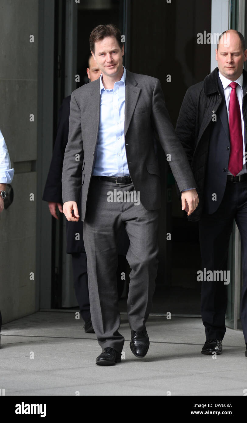 Londres, Royaume-Uni, le 6 mars 2014. Nick Clegg, leader des libéraux-démocrates vu quitter le bâtiment BBC Banque D'Images