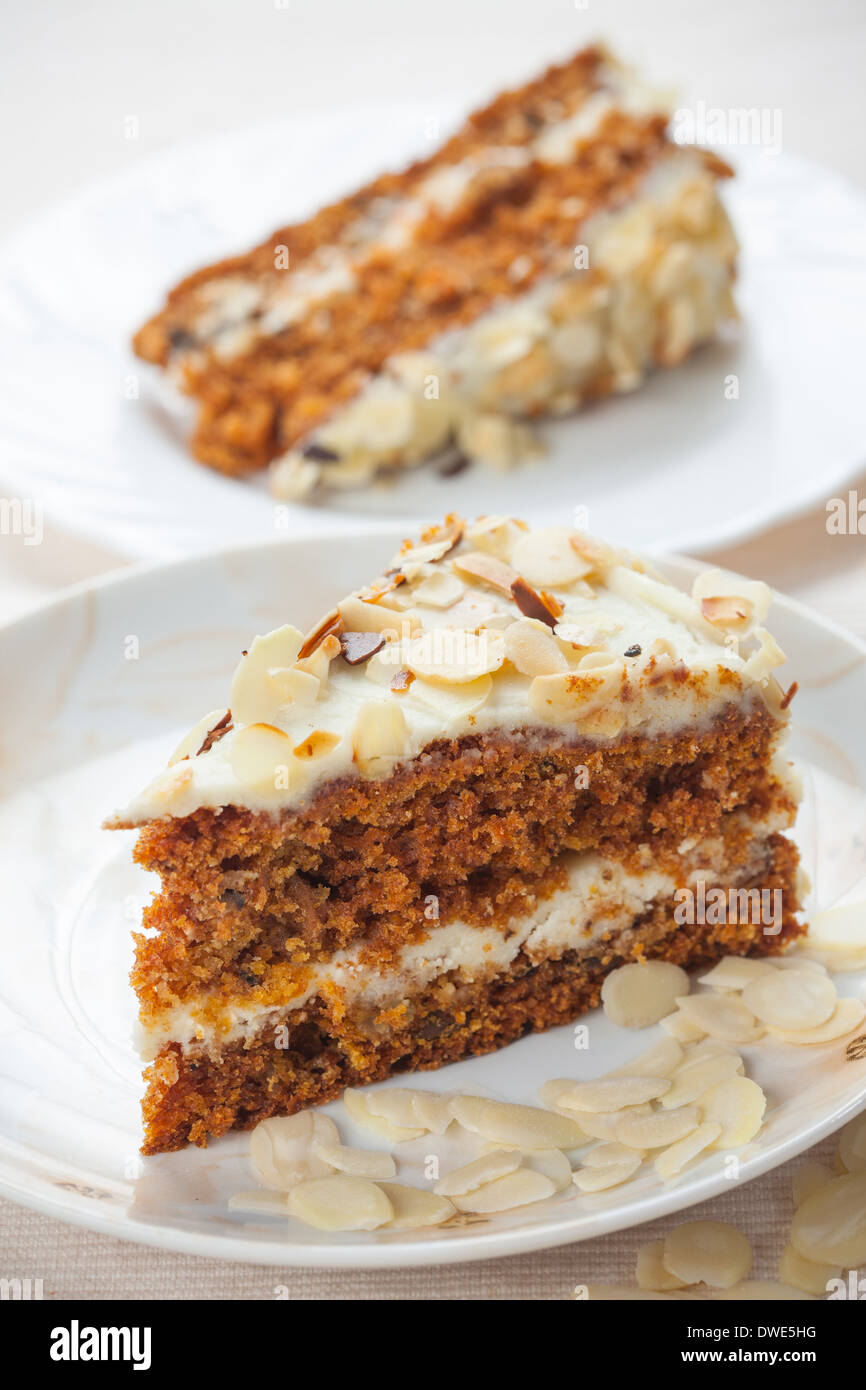 Deux morceaux de gâteau aux carottes Banque D'Images