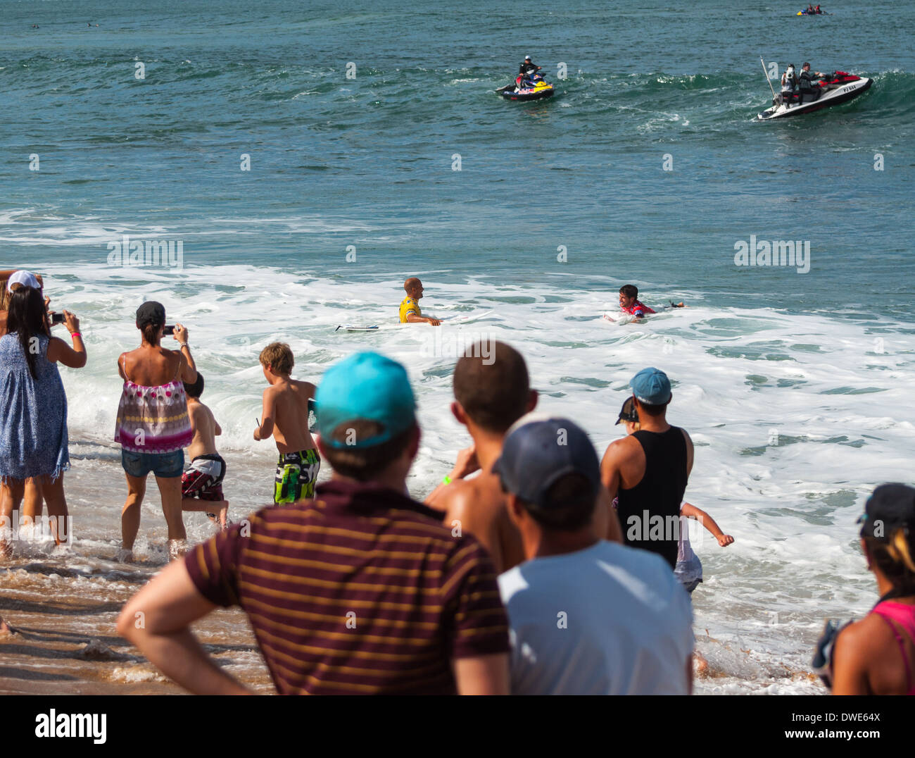 Carnaval de surf Bells Beach Easter spectateurs regardant Kelly Slater l'USA world championne de surf Banque D'Images