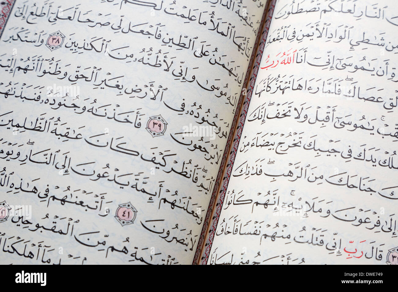 Coran, livre saint des musulmans d'arrière-plan des pages Banque D'Images