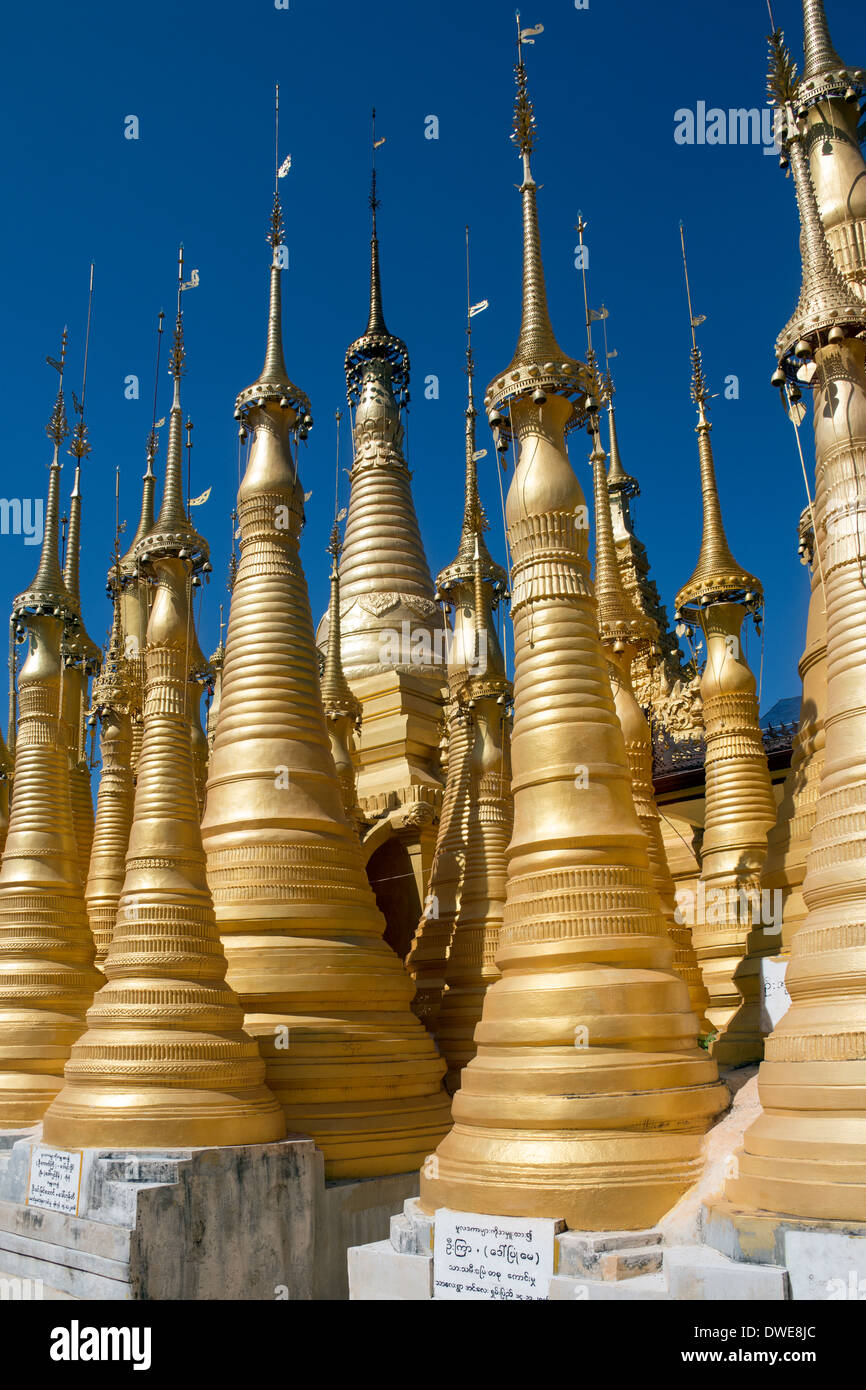Shwe Inn Thein Paya complexe des temples à Ithein (aussi Indein) près du lac Inle dans l'Etat Shan, dans le centre de Myanmar (Birmanie). Banque D'Images