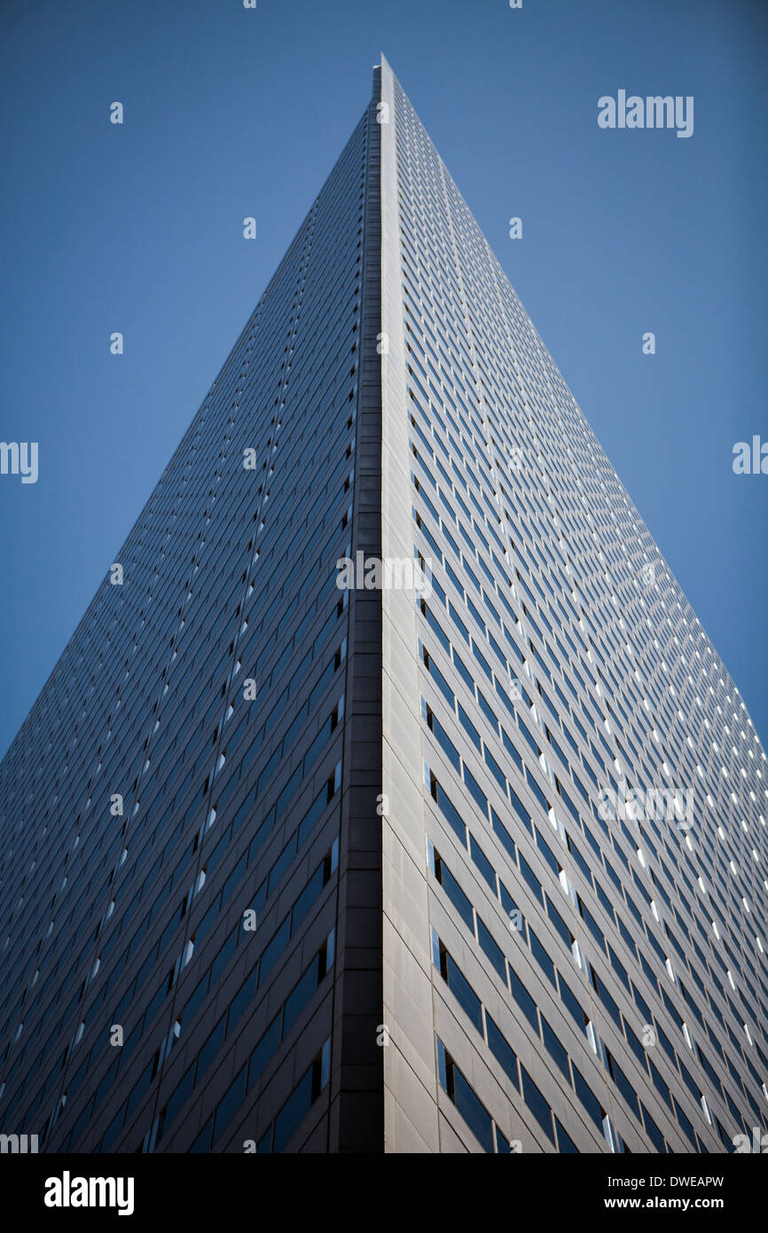 L'angle abstrait et close up detail d'un office tower building Banque D'Images