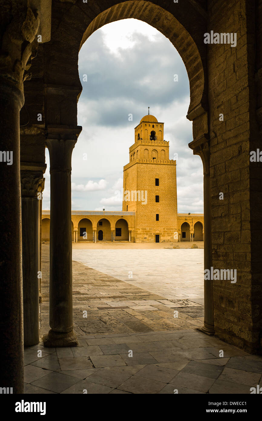 L'Afrique du Nord, Tunisie, Kairouan. Holly ville. La Grande Mosquée Sidi Okba, Patrimoine Mondial de l'Unesco. Lieu sacré de l'Islam. Banque D'Images L'Afrique du Nord, Tunisie, Kairouan. Holly ville. La Grande Mosquée Sidi Okba, Patrimoine Mondial de l'Unesco. Lieu sacré de l'Islam. Banque D'Images