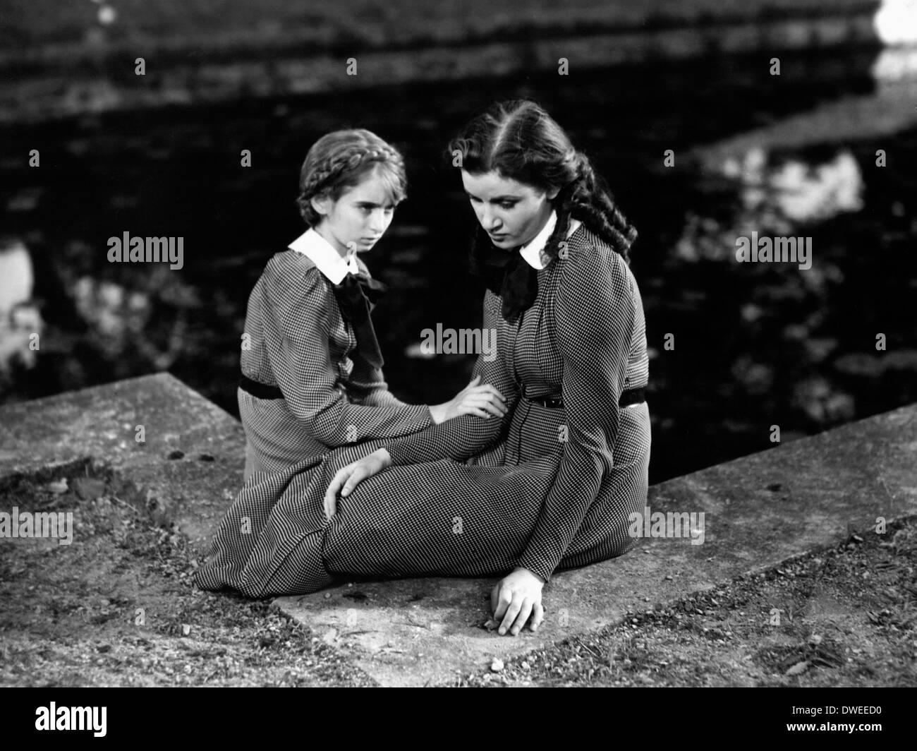 Blanchette Brunoy (à droite), sur-ensemble du film, 'Claudine a l'école" réalisé par Serge de Poligny, 1937 Banque D'Images