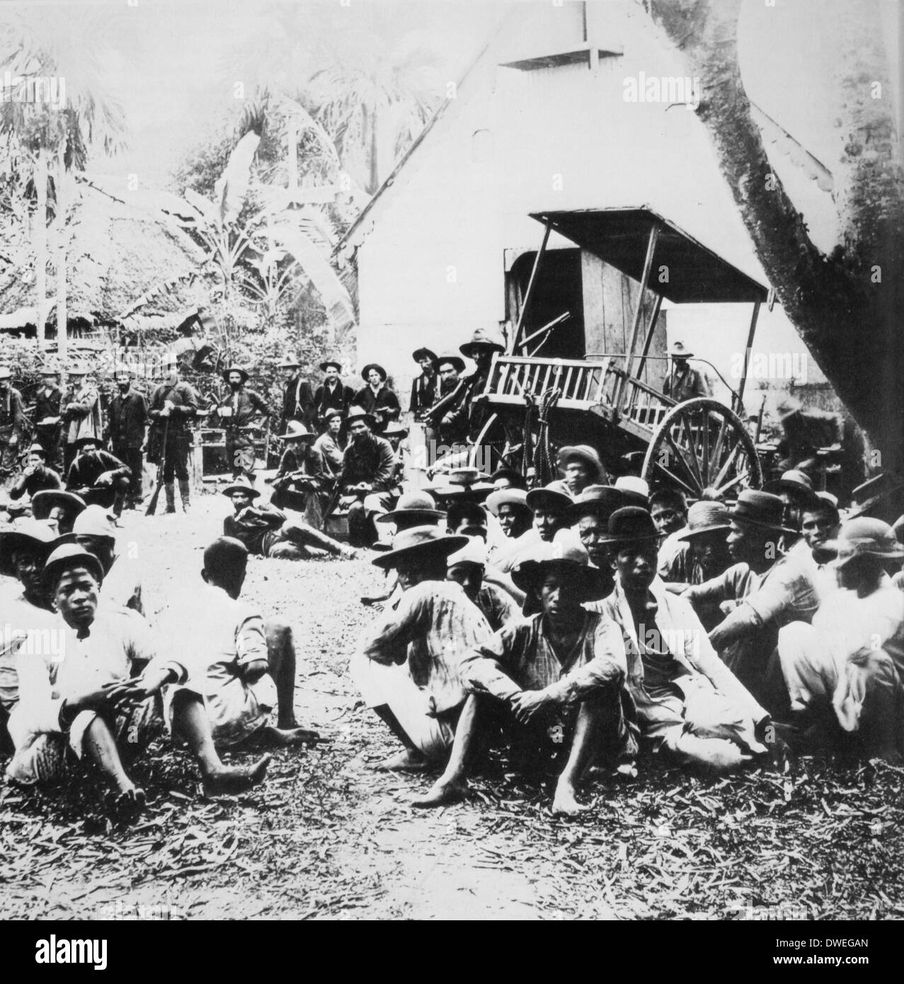Insurgés philippins capturés par les troupes américaines, Philippines, vers 1900 Banque D'Images