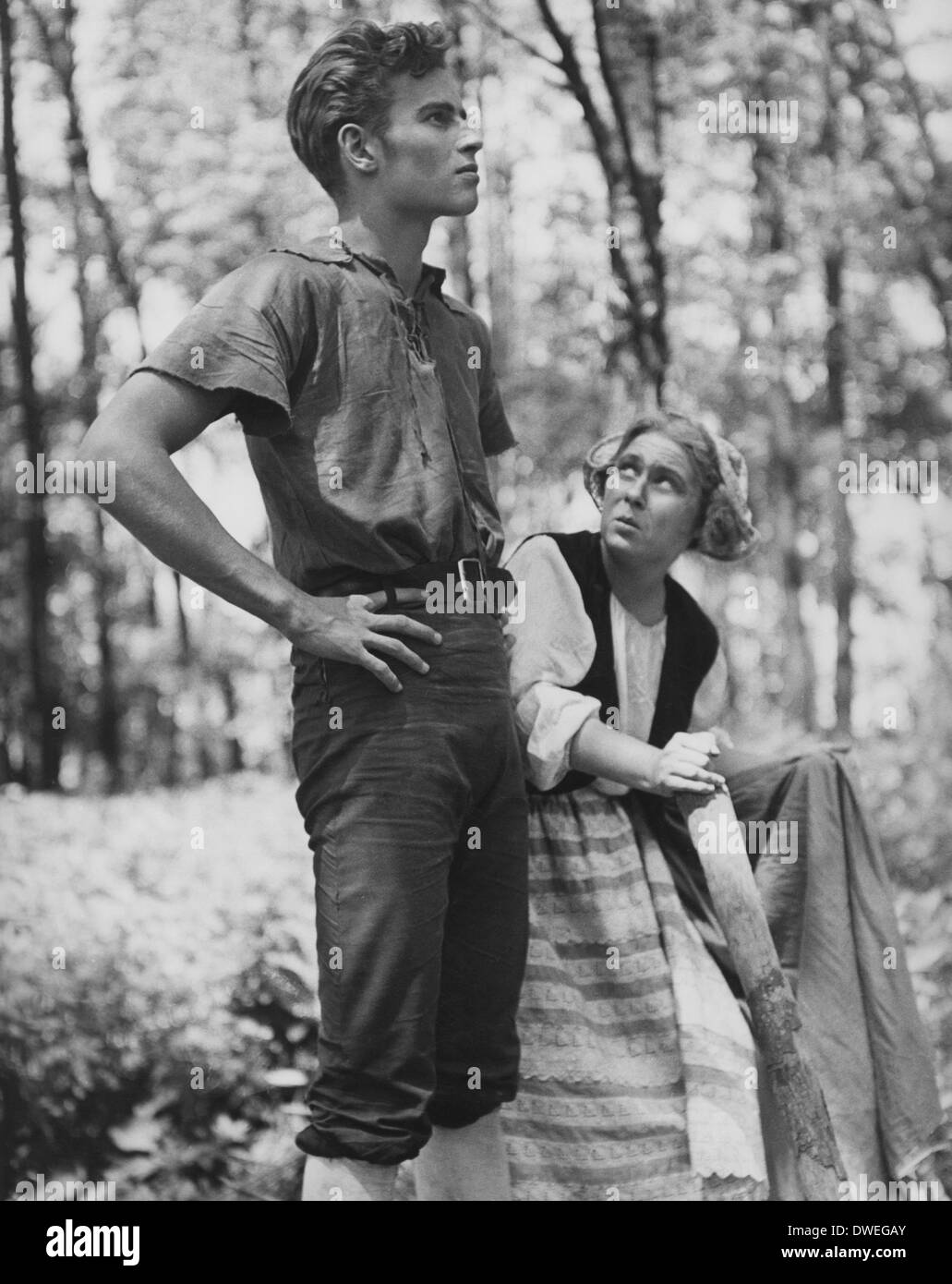 Charlton Heston et Betty Hanisee, sur-ensemble du film, 'Peer Gynt' réalisé par David Bradley, 1941 Banque D'Images