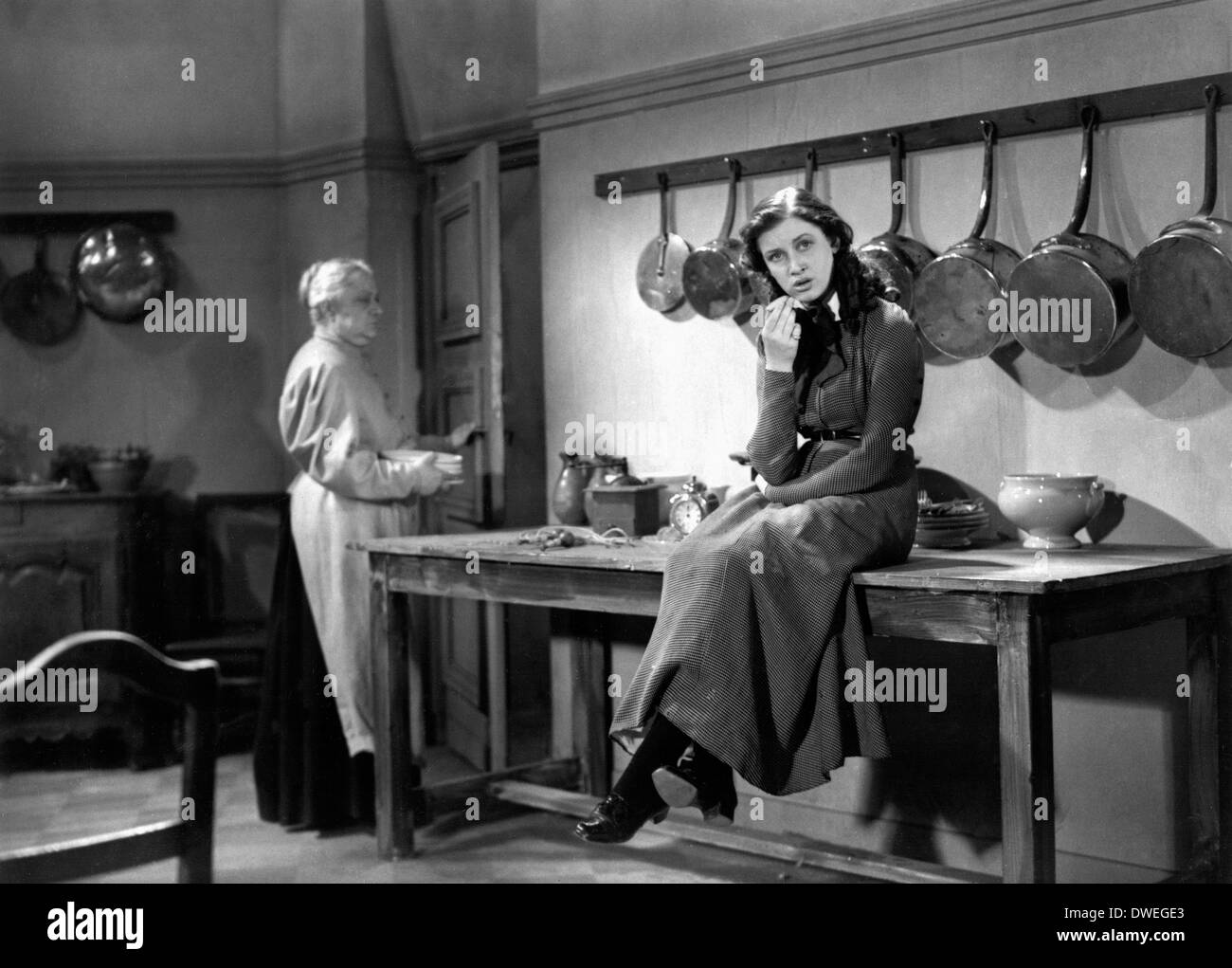 Blanchette Brunoy (à droite), sur-ensemble du film, 'Claudine a l'école" réalisé par Serge de Poligny, 1937 Banque D'Images