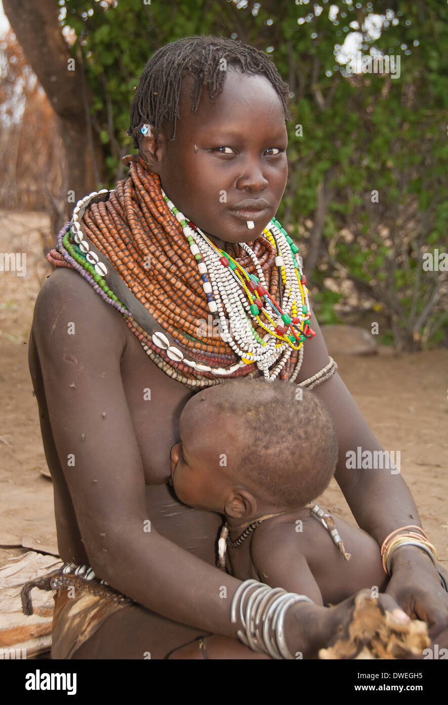 Nyangatom femme Banque D'Images