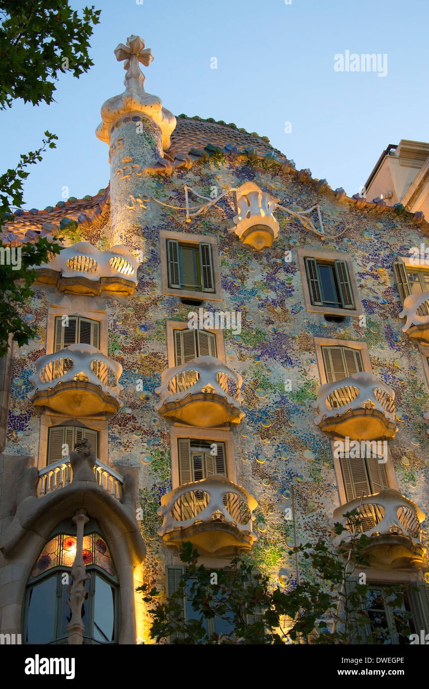 La Casa Batlló de Gaudi dans le quartier de l'Eixample de Barcelone, dans la région de Catalogne en Espagne. Banque D'Images