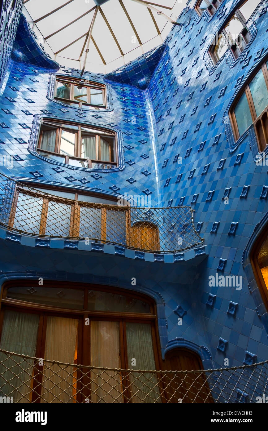 Intérieur de la Casa Batlló de Gaudi dans le quartier de l'Eixample de Barcelone, dans la région de Catalogne en Espagne. Banque D'Images
