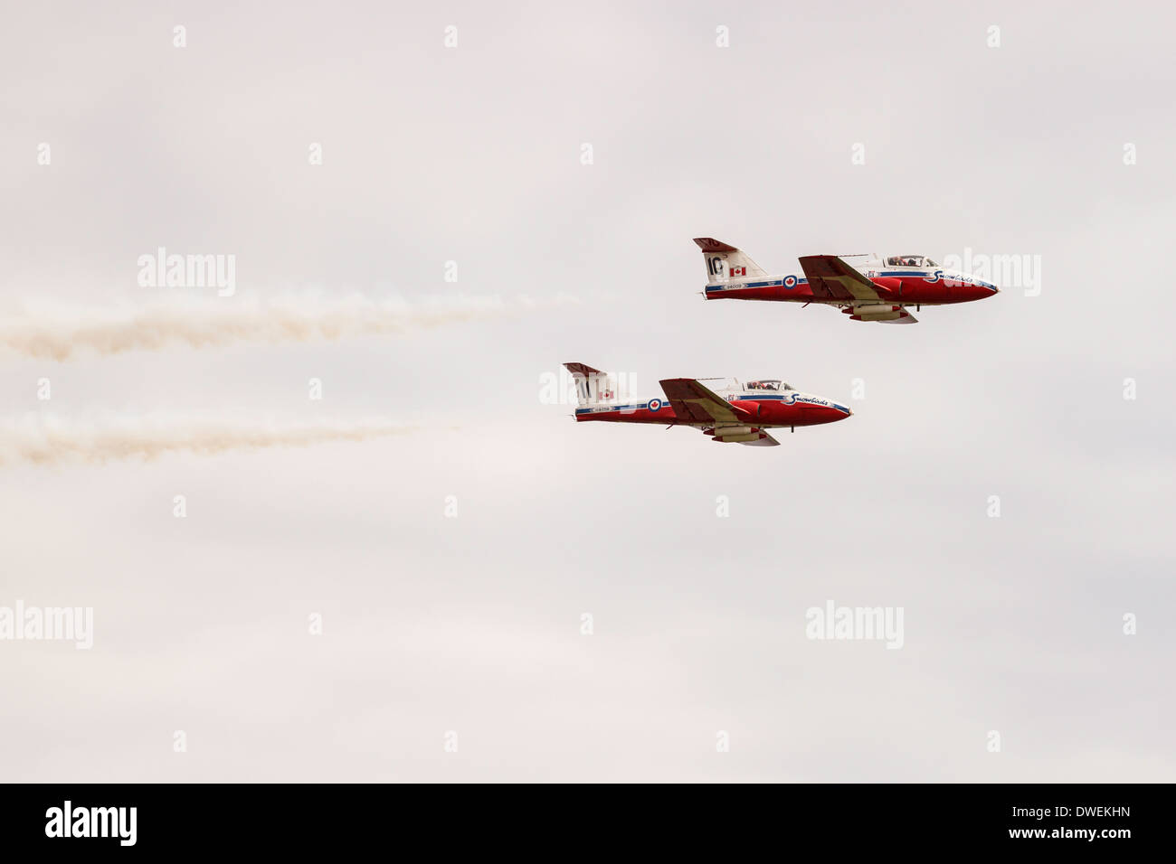 Deux avions des Snowbirds, volant en formation. Banque D'Images