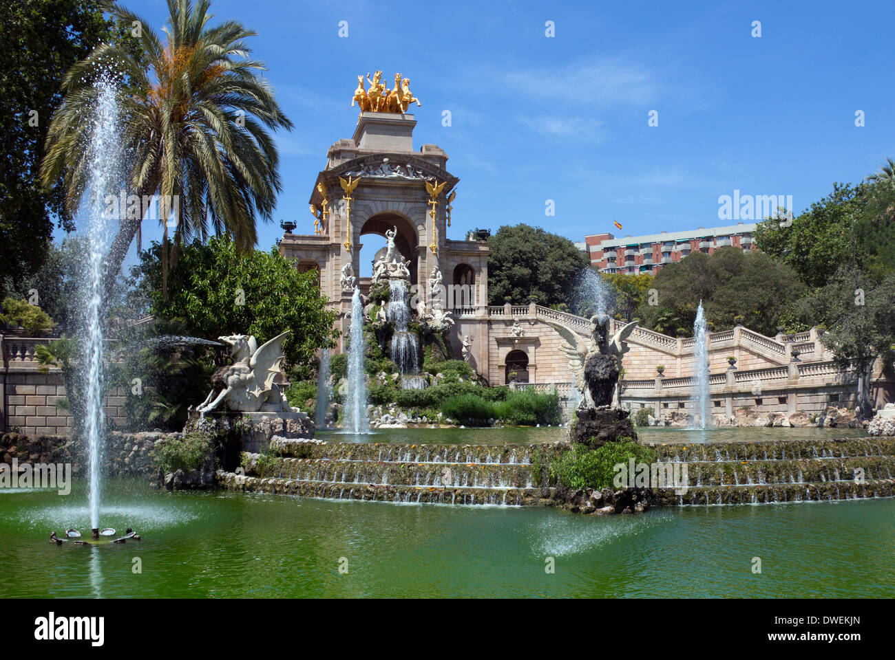 Fontaines ornementales dans le Parc de la Ciutadella, dans le quartier de la vieille ville de Barcelone, dans la région de Catalogne en Espagne. Banque D'Images