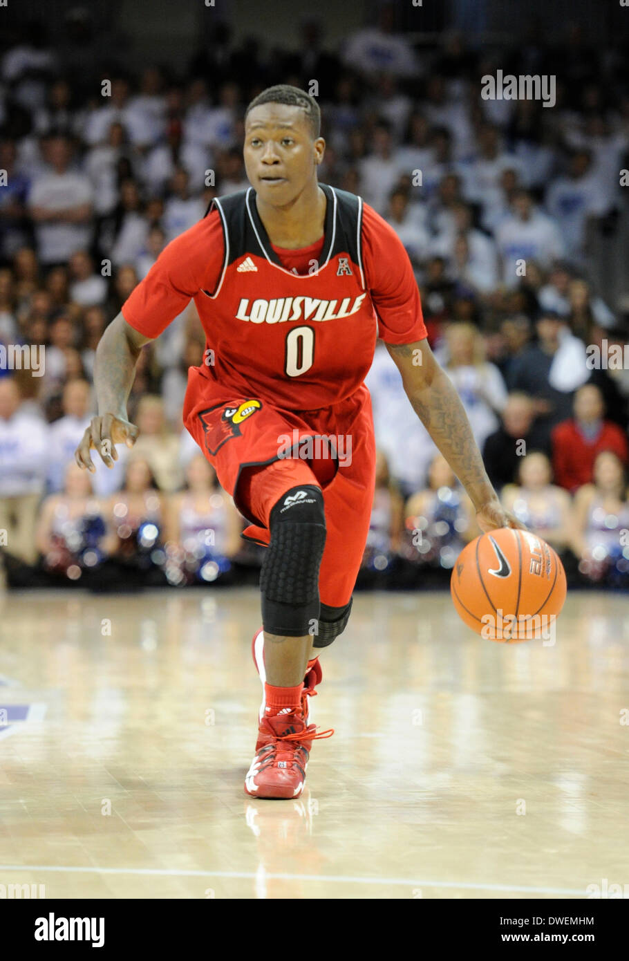 05 mars 2014 : Louisville Cardinals avant Terry Rozier # 0 lors d'un match  de basket-ball de NCAA entre l'Université de Louisville Cardinals et les  Mustangs de l'Université Méthodiste du Sud au