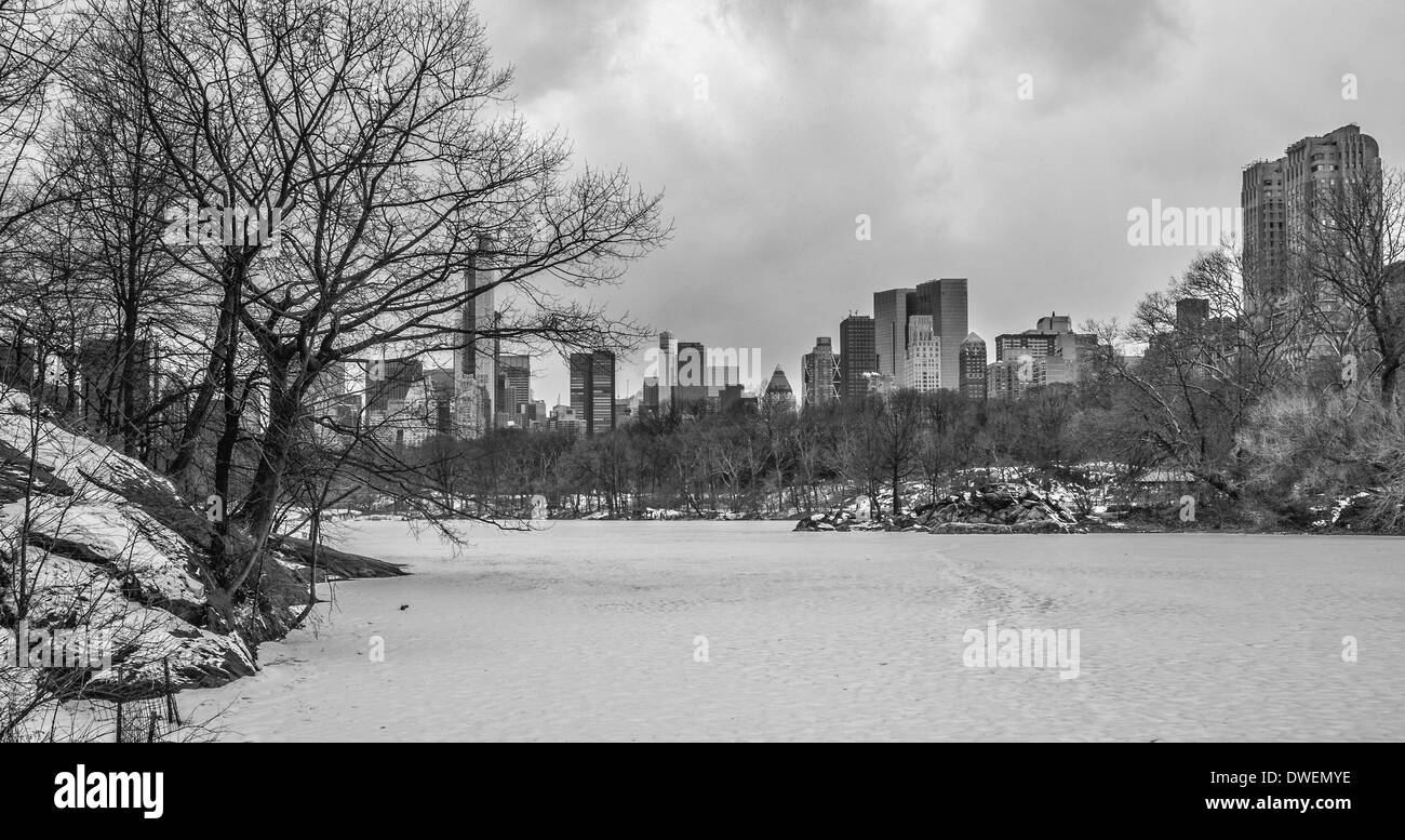 Central Park, New York City, NY, United States, en infrarouge Banque D'Images