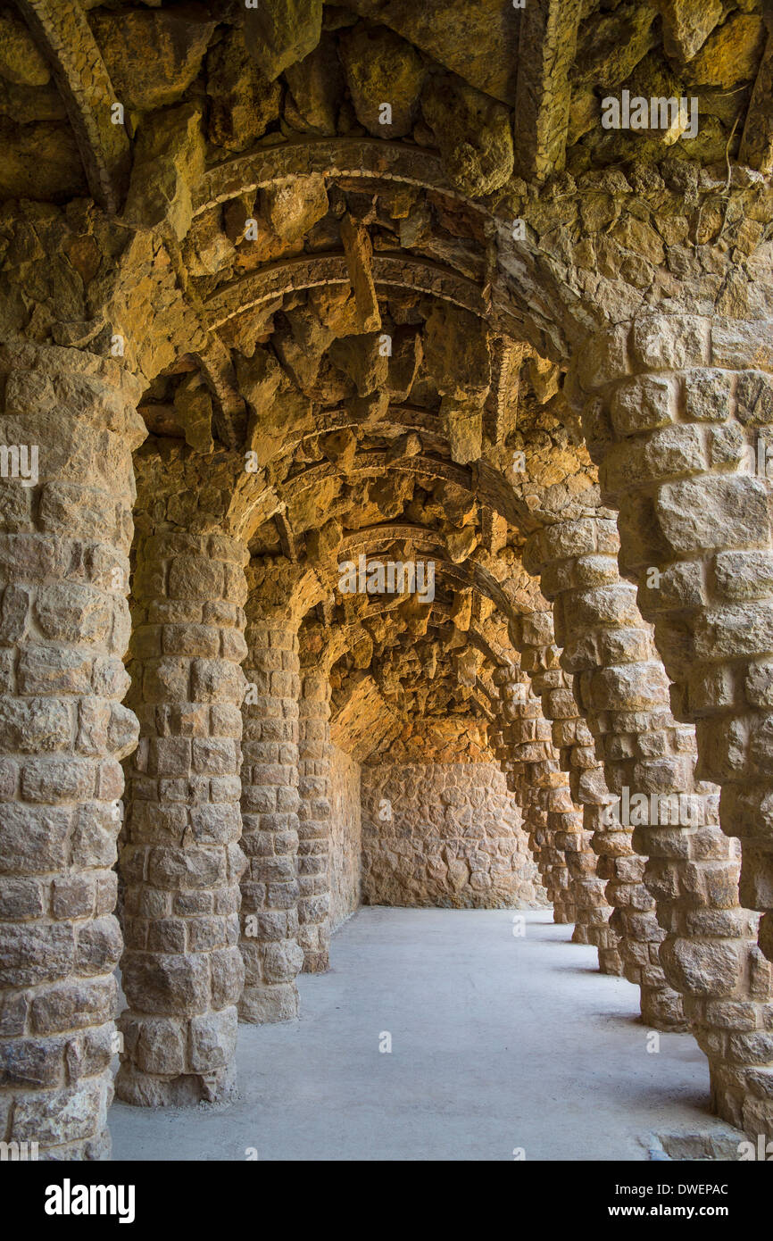 Une grotte souterraine du Parc Güell de Gaudi à Barcelone dans la région de l'Espagne Catalogne Banque D'Images