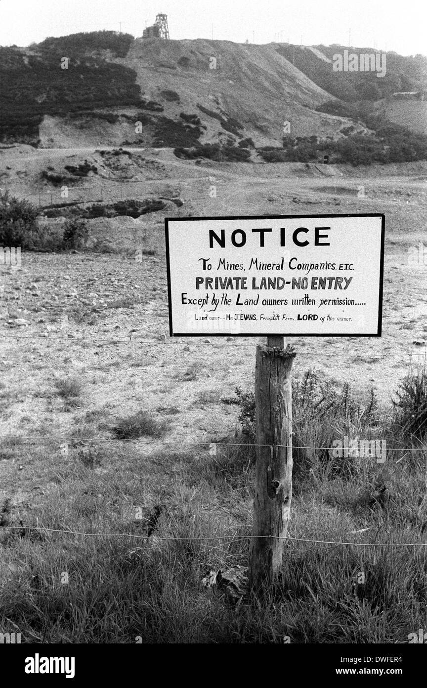 Baldhu, Chacewater, Cornouailles, Angleterre 1978. Pas de panneau d'entrée, avis aux mines, sociétés minérales etc Terrain privé entrée interdite. Sauf autorisation écrite des propriétaires fonciers. Mis en place par M. J. Evans, Fernsplatt Farm, Seigneur de ce manoir. ANNÉES 1970 ROYAUME-UNI HOMER SYKES Banque D'Images