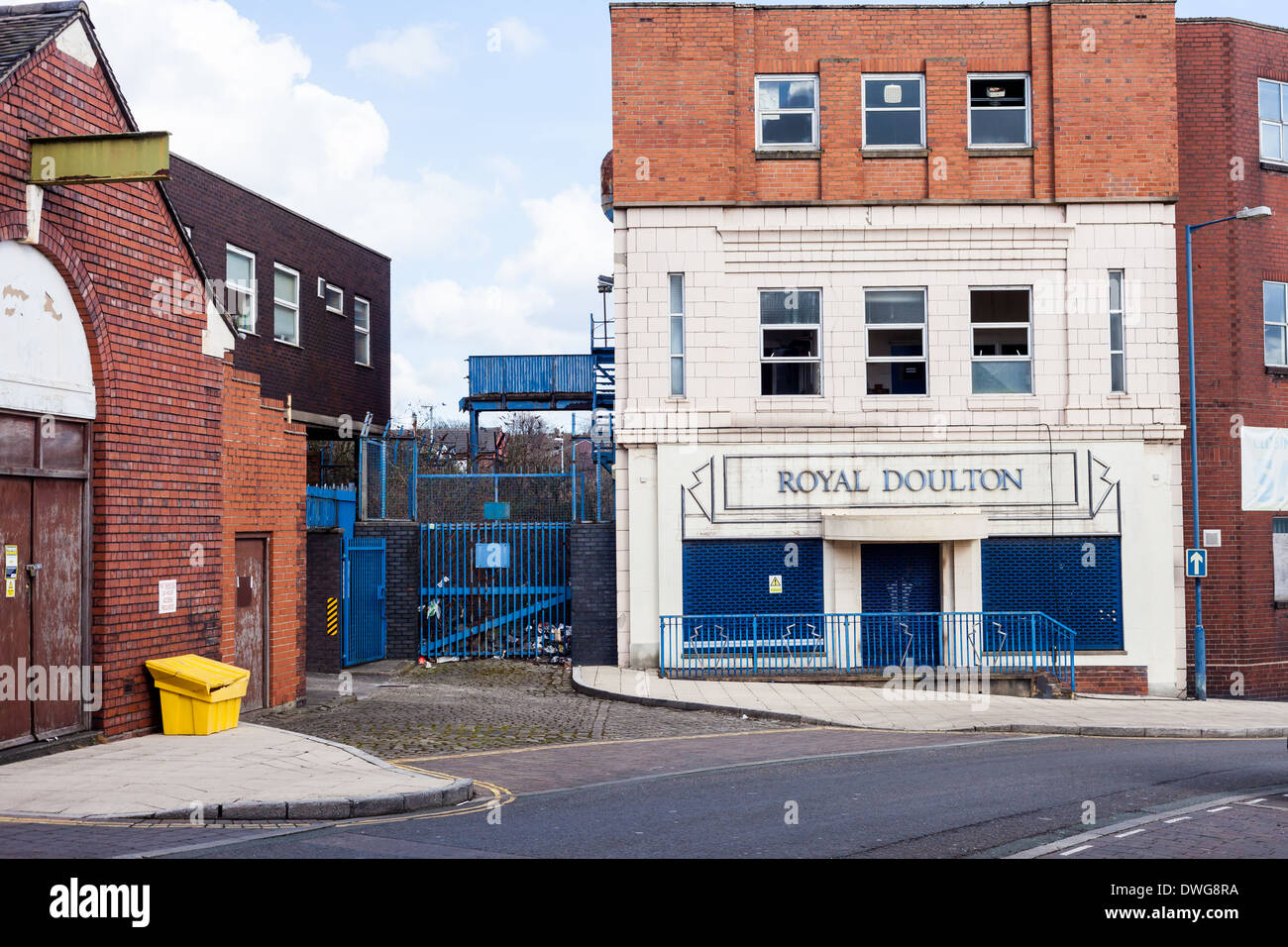 Royal Doulton magasin d'usine de style art déco. L'ancienne usine Royal Doulton est en cours de démolition. Rue du Nil Burslem Stoke Banque D'Images
