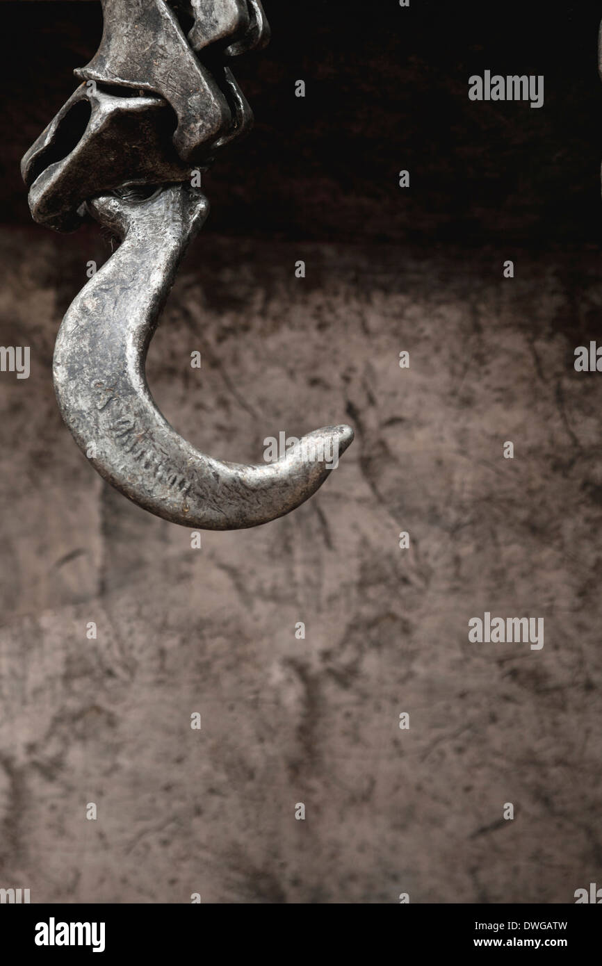 Crochet de fer solide sur abstract metal motif de fond rugueux Banque D'Images