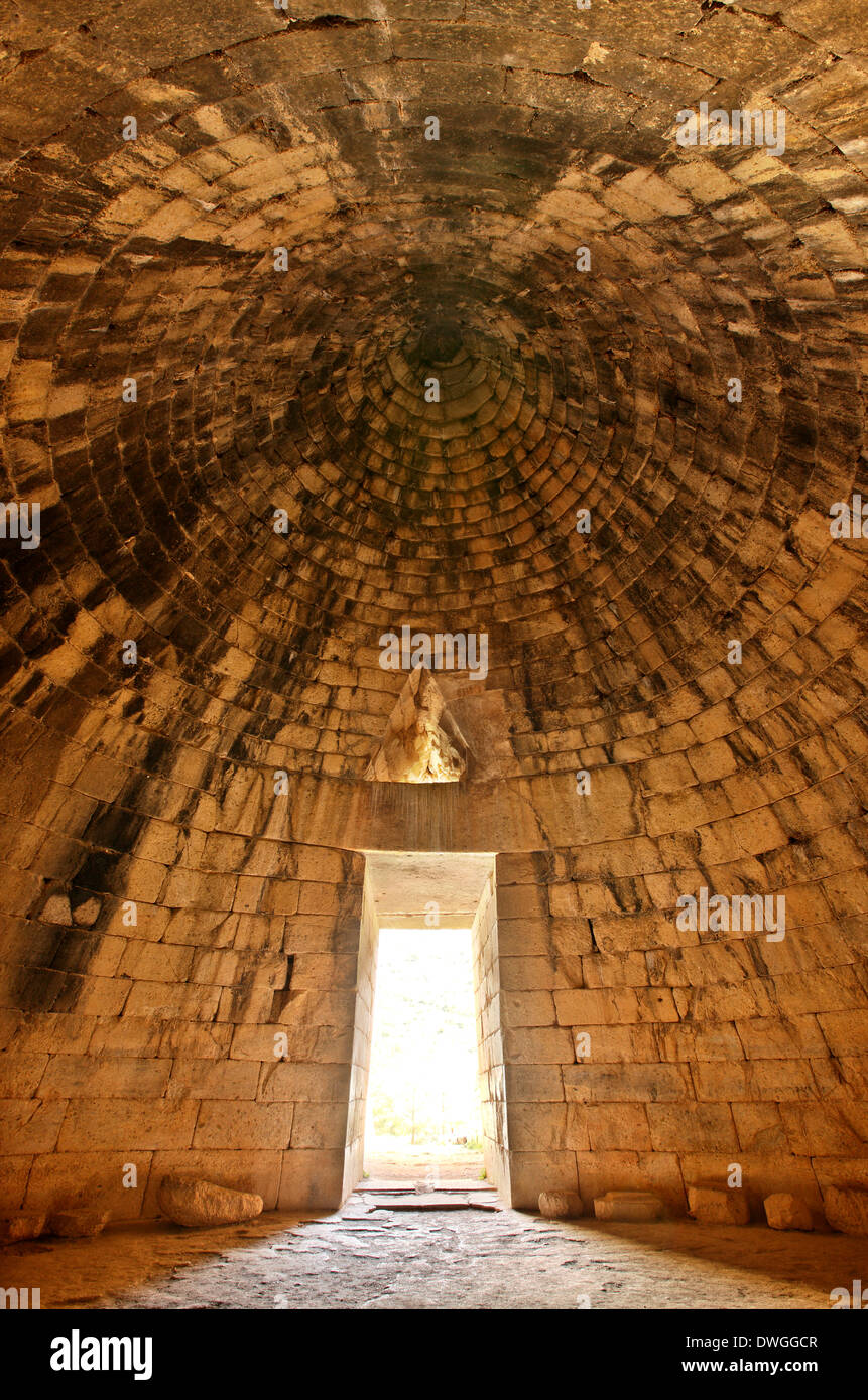 L'intérieur du "trésor d'Atrée", ancienne Mycènes (Mykines) , Argolida (Argolide), Péloponnèse, Grèce. Banque D'Images