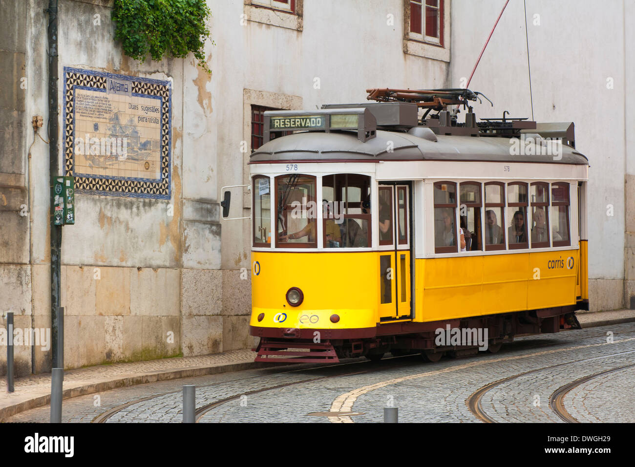 Le tramway, d'Alfama Banque D'Images