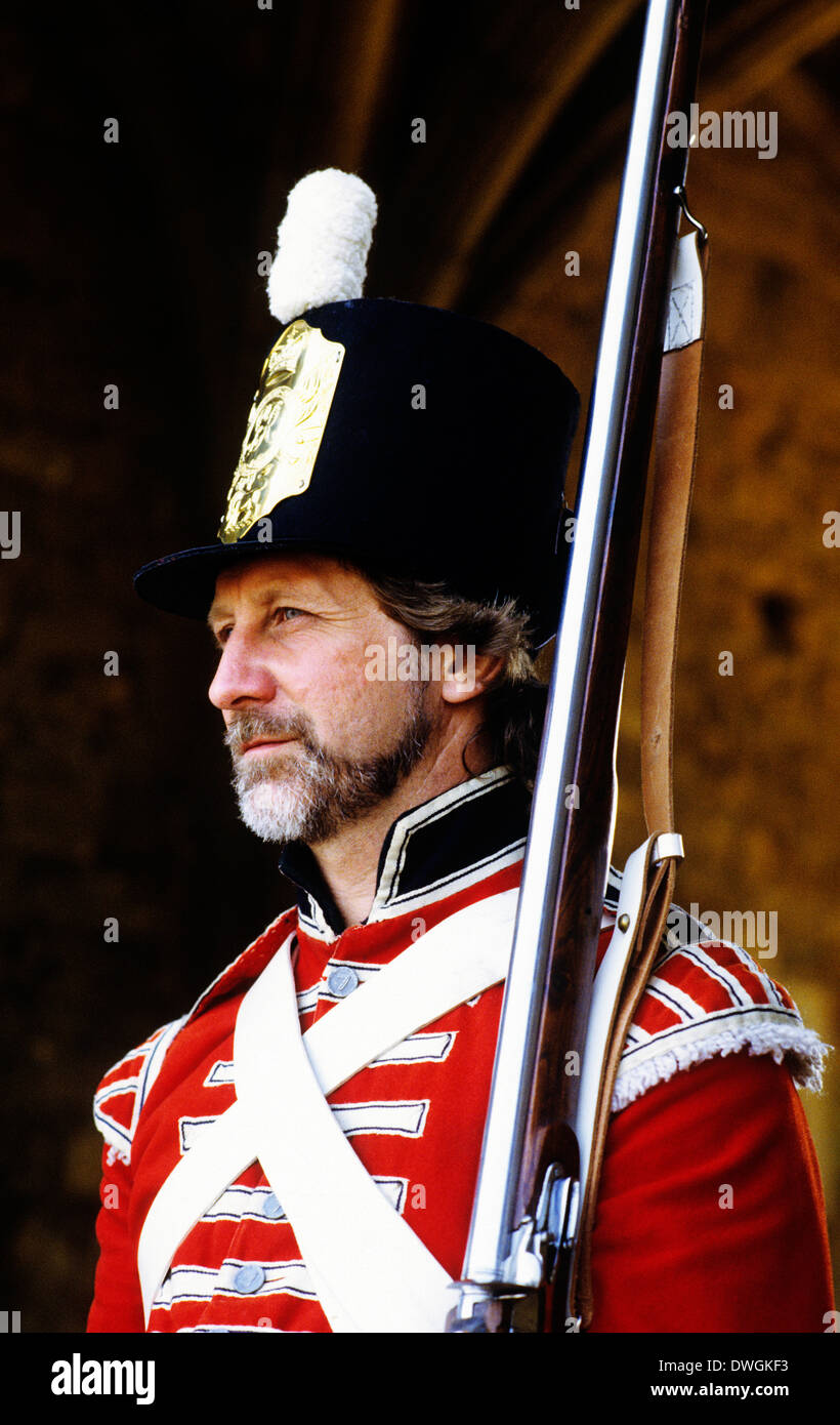 La redcoat rifleman, 1815, guerres Napoléoniennes, Reconstitution historique des soldats déployés à soldat comme Bataille de Waterloo, l'uniforme uniforme mousquet mousquet England UK Banque D'Images