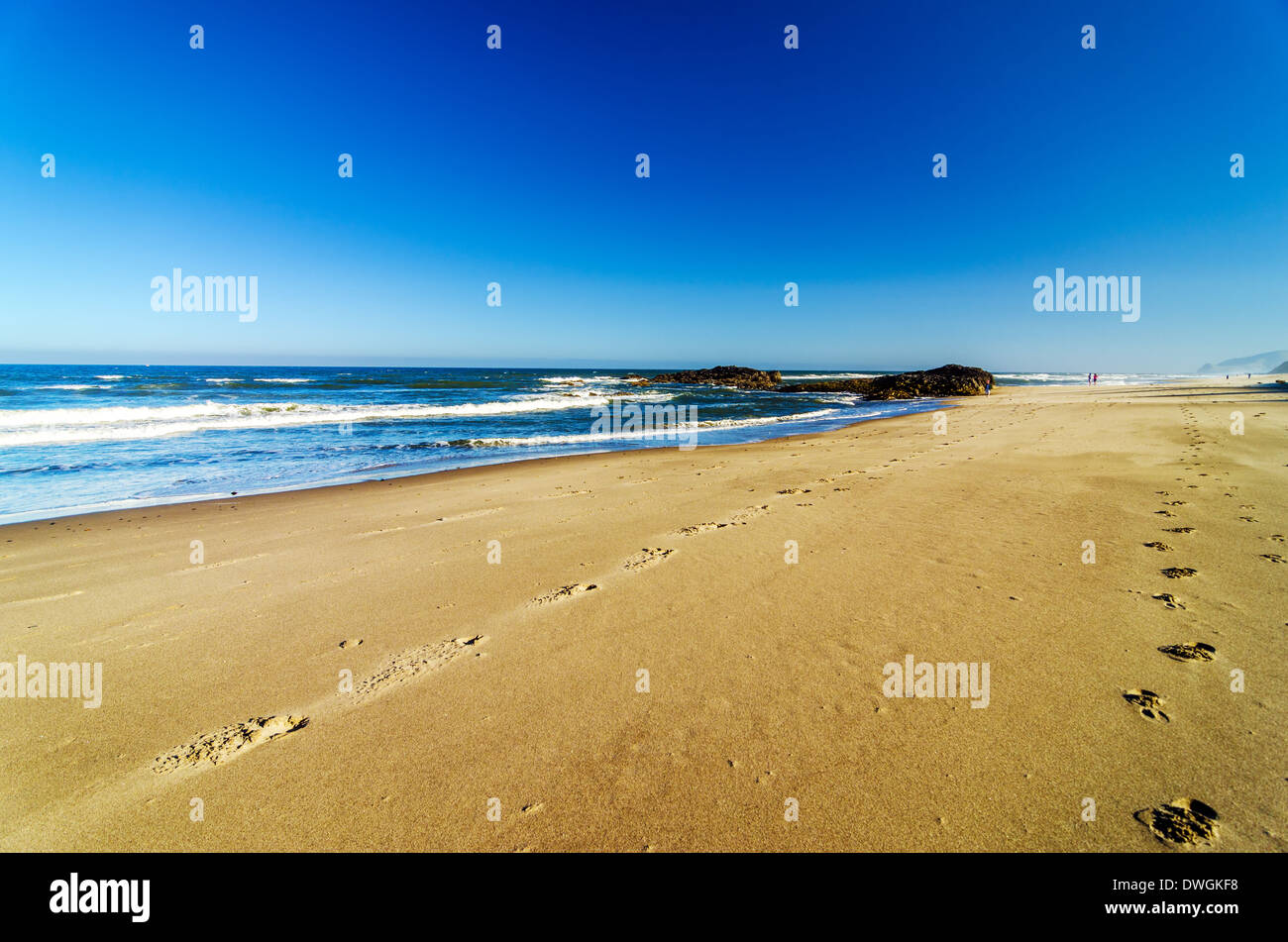 Plage de sable à Lincoln City, Oregon avec footprints Banque D'Images