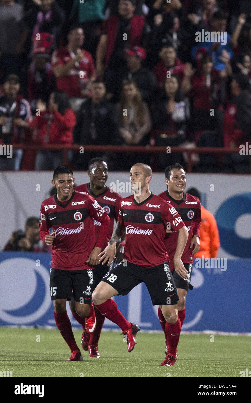 Tijuana, Tijuana. 7 mars, 2014. Les joueurs des Xolos célébrer marquant contre Chivas pendant le match de la ligue tournoi de clôture MX, tenue au stade Caliente, dans la ville de Tijuana, au nord-ouest du Mexique le 7 mars 2014. © Guillermo Arias/Xinhua/Alamy Live News Banque D'Images