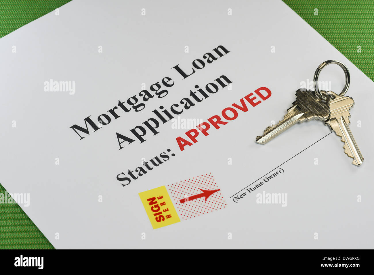 Offres et approuvé le document de prêt hypothécaire Prêt à la signature avec des clés de la maison Banque D'Images