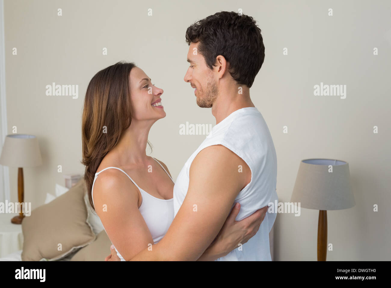 Loving couple at home Banque D'Images