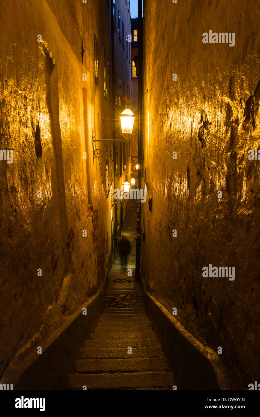 Mårten Trotzigs gränd, ('Mårten Trotzig Alley'), la rue la plus étroite à Stockholm, en Suède. Trouvé dans la vieille ville, Gamla Stan. Banque D'Images