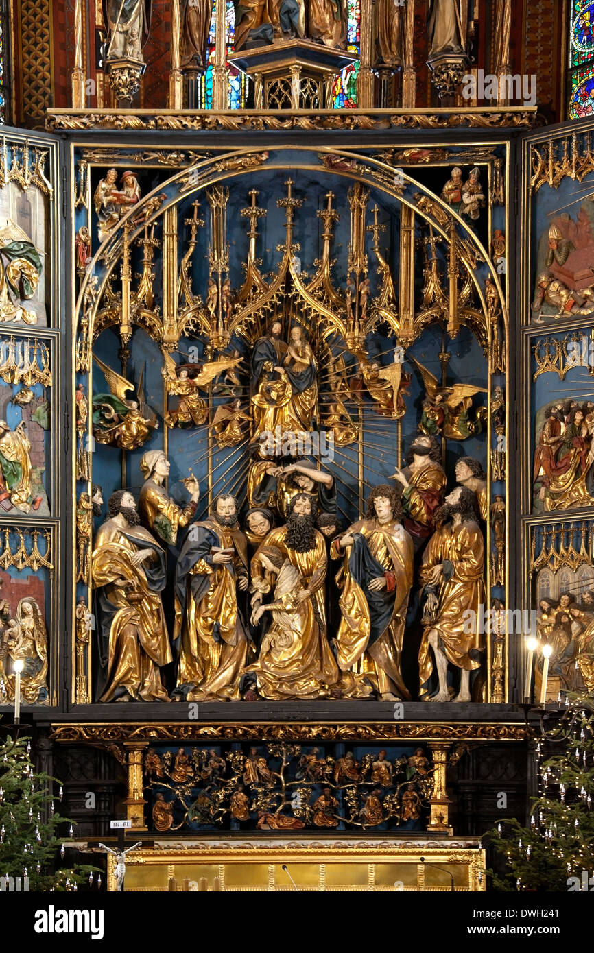 Autel par Veit Stoss (Dates de 1478) à l'église de St Mary de la Grand'Place (Rynek Glowny) dans la ville de Cracovie Banque D'Images