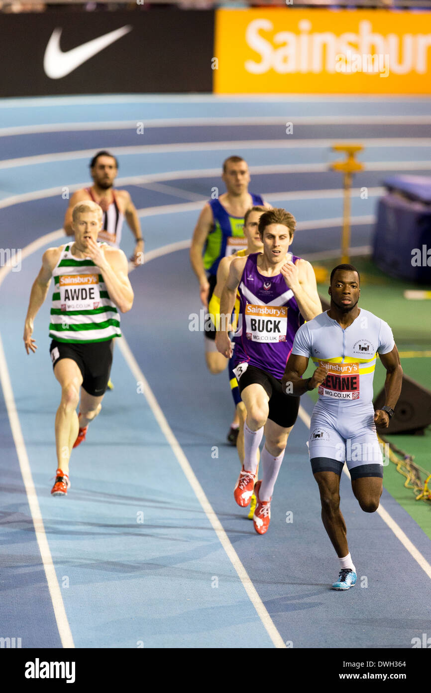 Nigel LEVINE, Richard BUCK & Daniel AWDE 400m men's demi-finale 2 la chaleur, 2013 Athlétisme britannique d'essais européenne Sheffield, Royaume-Uni Banque D'Images