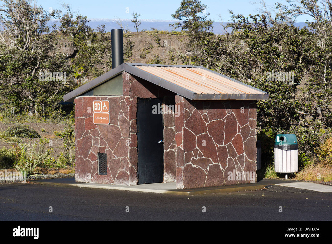Toilettes chambre forte. Hawai'i Volcanoes National Park, Big Island, Hawaii, USA. Banque D'Images