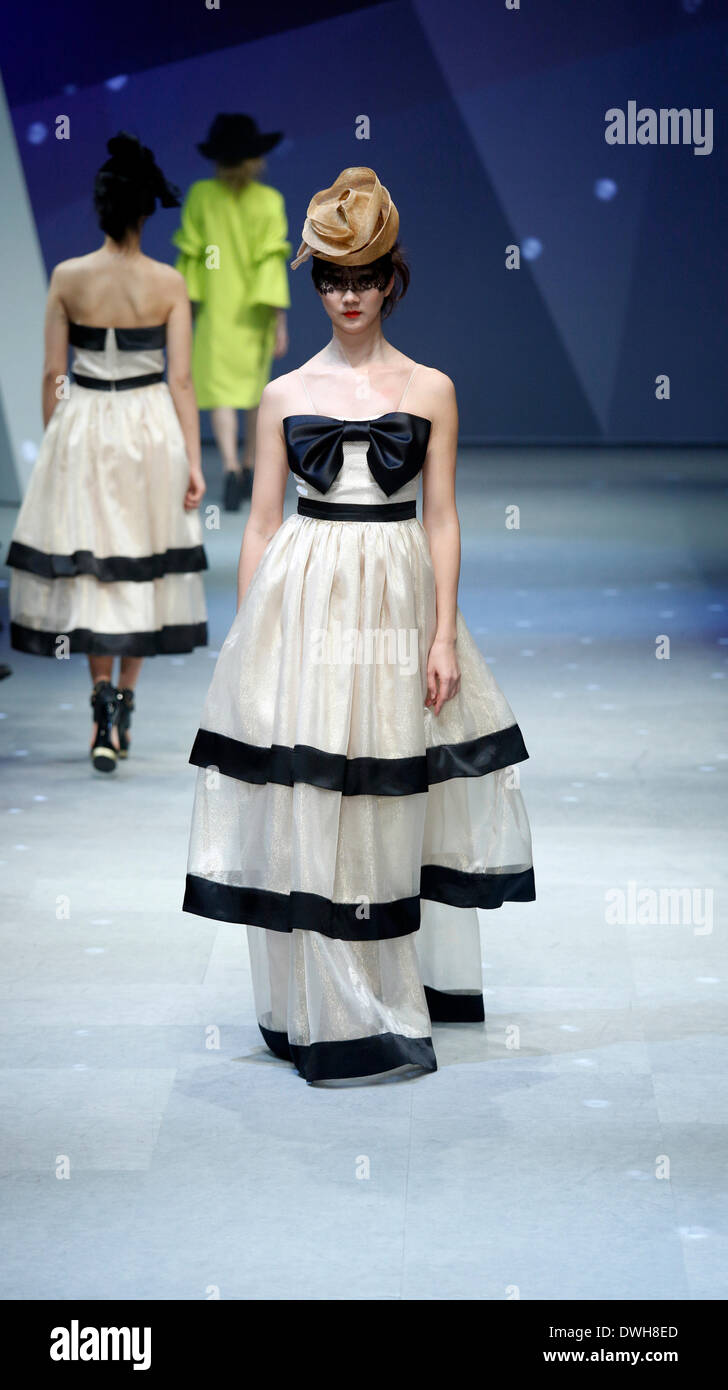 Daegu, Corée du Sud. 7 mars 2014. Présenter des modèles de créations de designer sud-coréen Chun Doo a chanté au cours de la 26e collecte de Daegu, Daegu, Corée du Sud, le vendredi 7 mars 2014. Banque D'Images