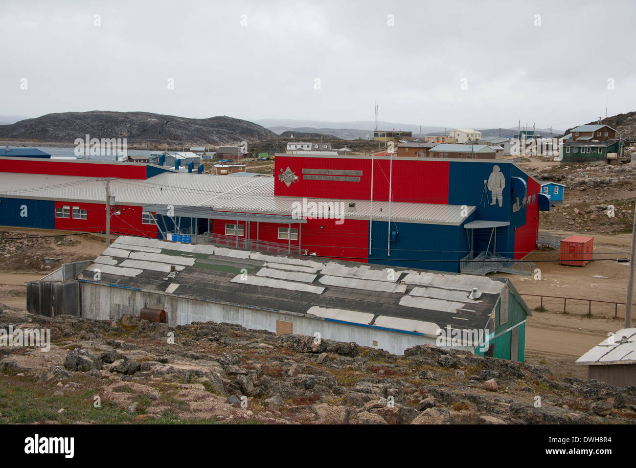 Au Canada, le Nunavut, région de Qikiqtaaluk, Cape Dorset. Capitale de l'art inuit, célèbre pour la fabrication d'impression natif et sculpture en pierre. Banque D'Images