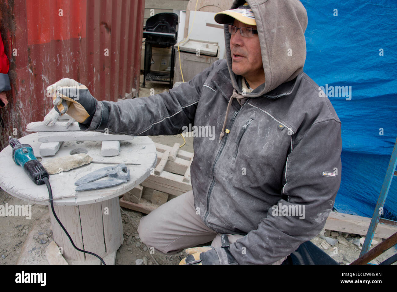 Au Canada, le Nunavut, région de Qikiqtaaluk, Cape Dorset. Capitale de l'art inuit, célèbre pour la fabrication d'impression natif et sculpture en pierre. Banque D'Images