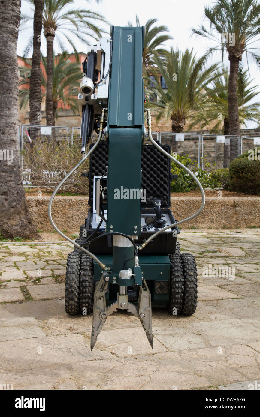 Dispositif de retrait des bombes explosives Robot Guardia Civil, Espagne Banque D'Images