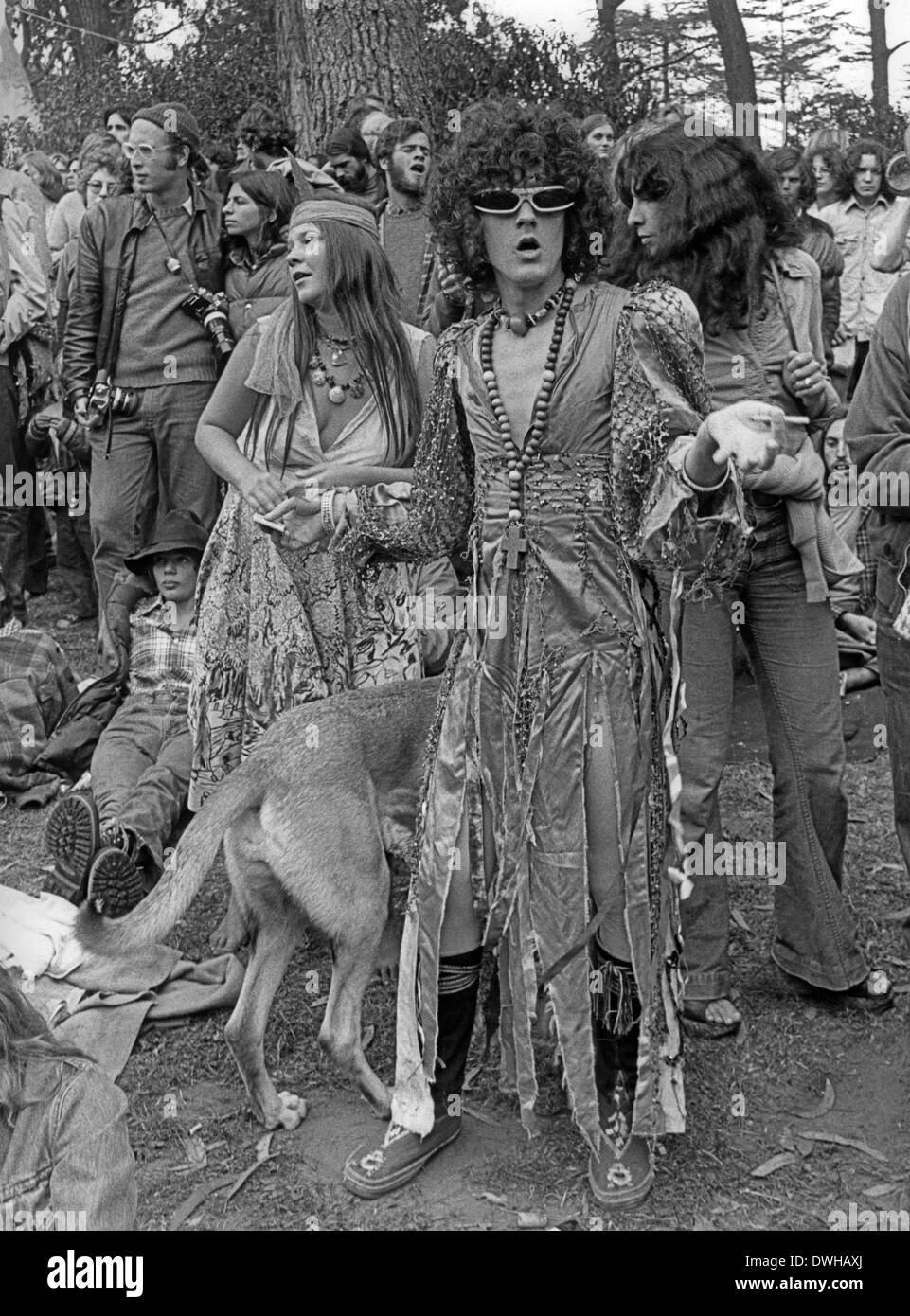 Public à un concert de Calogero à San Francisco au début des années 1970 Banque D'Images