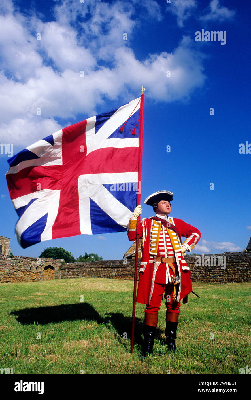 Reconstitution historique, soldat britannique, 1745, l'Union européenne Drapeau, déployés à la bataille de Culloden, redcoat soldats anglais England UK uniformes uniforme Banque D'Images