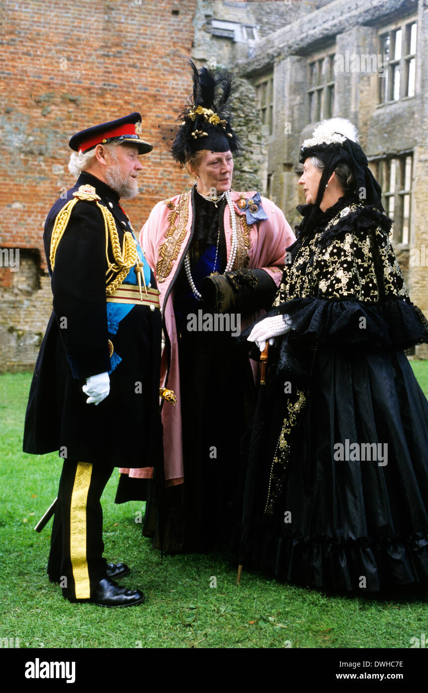 Gentry anglaise Victorienne, 1880, reconstitution historique England UK costume costumes mode fashions 19e siècle Banque D'Images