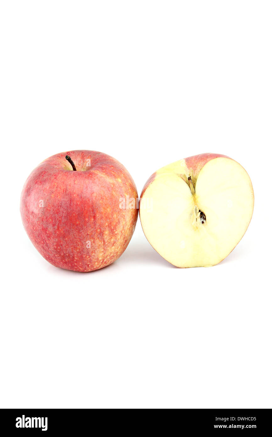 Pomme Rouge isolé sur fond blanc. Banque D'Images