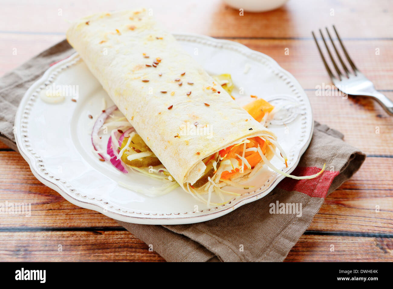 Enveloppé dans salade de pain pita, de l'alimentation libre Banque D'Images