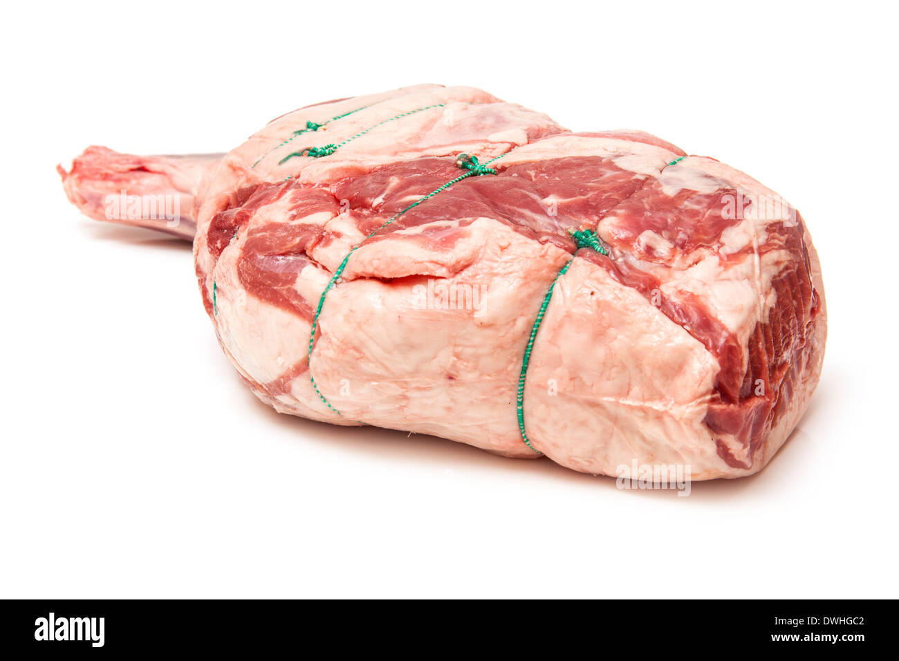 Epaule d'agneau britannique (2,69 kg) isolated on a white background studio. Banque D'Images