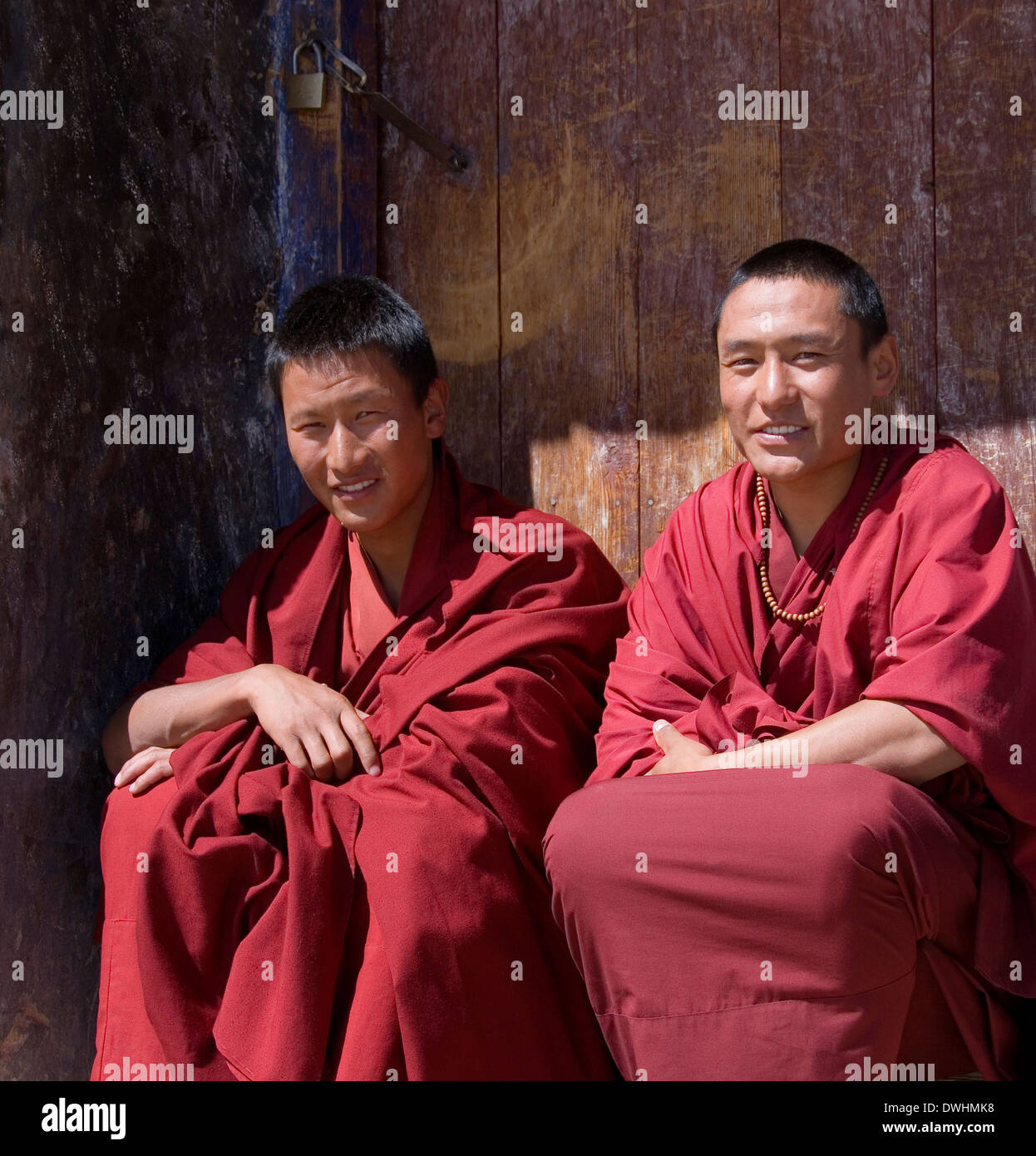 Les moines bouddhistes au monastère de Ganden, élevé dans l'Himalaya dans la région autonome du Tibet en Chine. Banque D'Images